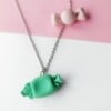 Ketting met 2 snoepjes in groen en roze