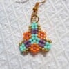 Kleine driehoekige Miyuki oorbellen met bloemmotief – Blossom-serie, verguld zilver, handgemaakt
