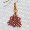 Kleine driehoekige Miyuki oorbellen met bloemmotief – Blossom-serie, verguld zilver, handgemaakt