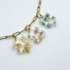 Kleurrijke Bedelketting met Puzzelstukjes Bedels met Echte Bloemen uit Den Haag