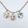 Kleurrijke Bedelketting met Puzzelstukjes Bedels met Echte Bloemen uit Den Haag