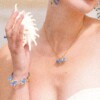 Kristalvormige Cluster Ketting met Echte Bloemen uit Den Haag (The Tide)
