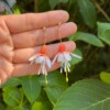 Micro gehaakte fuchsia oorbellen – handgemaakt, hypoallergeen