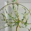 Suncatcher met levensboom met verschillende groene tinten facetkralen en groen zeeglas.