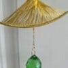 Suncatcher met levensboom met verschillende groene tinten facetkralen en groen zeeglas.