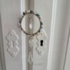 Suncatcher met turquoise en kleine schelpjes.