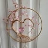 Unieke suncatcher met rozenkwarts en fijn gedraaide levensboom.