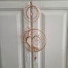 Unieke suncatcher met rozenkwarts en fijn gedraaide levensboom.