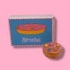 Broche van keramiek: confetti koek