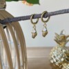 Creolen met gouden schelp en witte schelp kraal – boho beach oorbellen