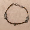Gevlochten armband donkergroen en koperbruin met metalen kralen