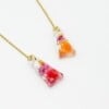 Threader Oorbellen met Toelopende Hangers met Echte Bloemen uit Utrecht (The Blossom Chapter)