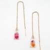Threader Oorbellen met Toelopende Hangers met Echte Bloemen uit Utrecht (The Blossom Chapter)