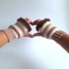 Gehaakte handschoenen - gehaakte vingerloze handschoenen | Poeder roze, crème en bruin