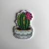 Handgeborduurde magneet cactus