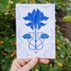 Art Nouveau Flower A6 Kaart, Blauwe Bloem Tekening