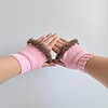 Gehaakte handschoenen - gehaakte vingerloze handschoenen | Lichtroze en bruin