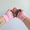 Gehaakte handschoenen - gehaakte vingerloze handschoenen | Lichtroze en bruin
