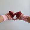Gehaakte handschoenen - gehaakte vingerloze handschoenen | Lichtroze, poeder roze, koraaloranje, roestbruin en wijnrood