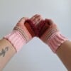 Gehaakte handschoenen - gehaakte vingerloze handschoenen | Lichtroze, poeder roze, koraaloranje, roestbruin en wijnrood