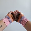 Gehaakte handschoenen - gehaakte vingerloze handschoenen | Lichtroze, lila, perzik, karamelbruin en donkerbruin