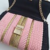 Geweven crossbody tas | Lichtroze, zwart en goud
