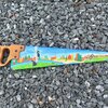 Handbeschilderde upcycled vintage metalen zaag met zwarte beer herfst landschap