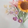 Handgemaakte gehaakte bloemenboeket – kleurrijk en duurzaam
