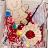 Houten Kerstornament Knutselset – Inclusief Verf & Kwast – DIY Christmas Craft Kit voor Kinderen – Gingerbread & Wreath – Creatief Cadeau – Crafted Creations