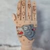 Houten Tattoo Handje – grijze wolf en maan
