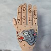Houten Tattoo Handje – grijze wolf en maan