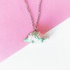 Ketting met roze en groene stegosaurus hanger