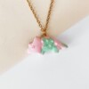 Ketting met roze met groene triceratops hanger