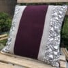 Kussen 40x40 cm van vintage stoffen, randjes en bandjes, aubergine, wit en grijs
