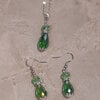 Oorbellen en ketting set: Glans en kleur groen: Handgemaakt met glazen kralen