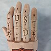 Houten Tattoo Handje – Harley Davidson loge en groen motor en rijdend skelet