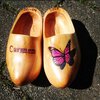 gepersonaliseerde geverfde in leuke kleuren houten geboorteklompjes