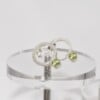 Zilveren oorbellen met peridot – IJseffect & sprankelende frisheid