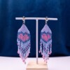 Fringe oorbellen met roze hart in ijsblauw - lange handgemaakte oorbellen