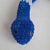 Gehaakte knuffel slang | Donkerblauw, lichtblauw en lichtroze