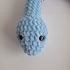 Gehaakte knuffel slang | Lichtblauw, knalroze en wit
