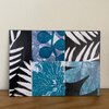 Grafische natuurcollage op hout