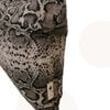 Handgemaakt kussen met slangenprint | Stoer & tijdloos