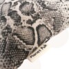 Handgemaakt kussen met slangenprint | Stoer & tijdloos