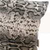 Handgemaakt kussen met slangenprint | Stoer & tijdloos