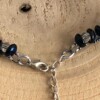 Stoer & elegant – handgemaakte statement ketting in denim blauw