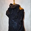 Titel: Artistiek Handgevilt Statement Vest – Uniek Design met Fonkelende Rug-Art