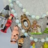 Vintage Shrek en Fiona figuurtjes aan een Statement ketting