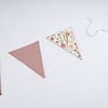 Vlaggenlijn Peachy Blossom - Double Pink | Pastel kleur (Roze / Beige / Neutraal / Aarde tinten) met bloemen slinger met driehoek vlaggetjes gemaakt van stof