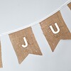 Vlaggenlijn van jute met tekst Just Married op vaandel vlaggetjes